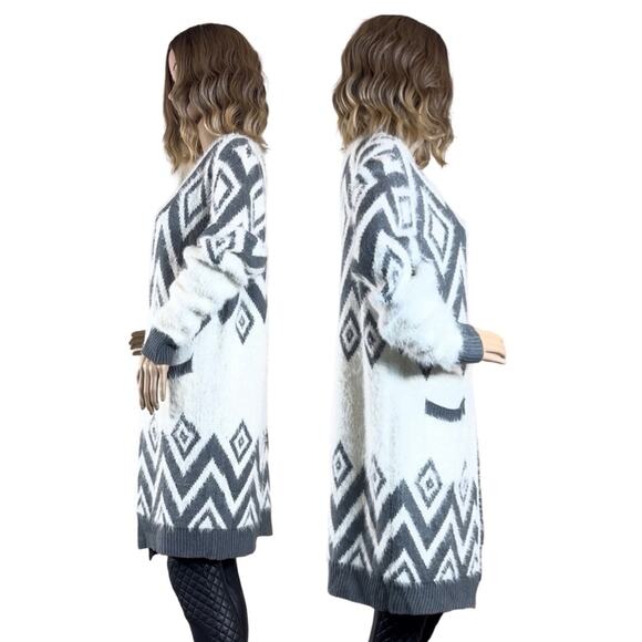 NWOT &Merci Cozy Mohair Grey and White Fuzzy Batik Print Cardigan SZ L$69 - Picture 8 of 10
